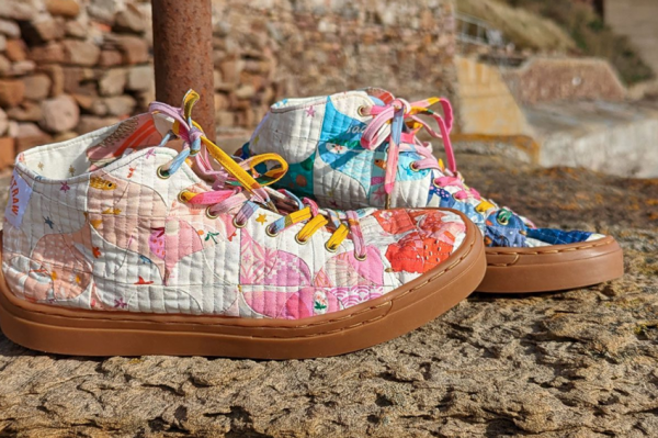 Desain Patchwork dengan Bahan Berbeda